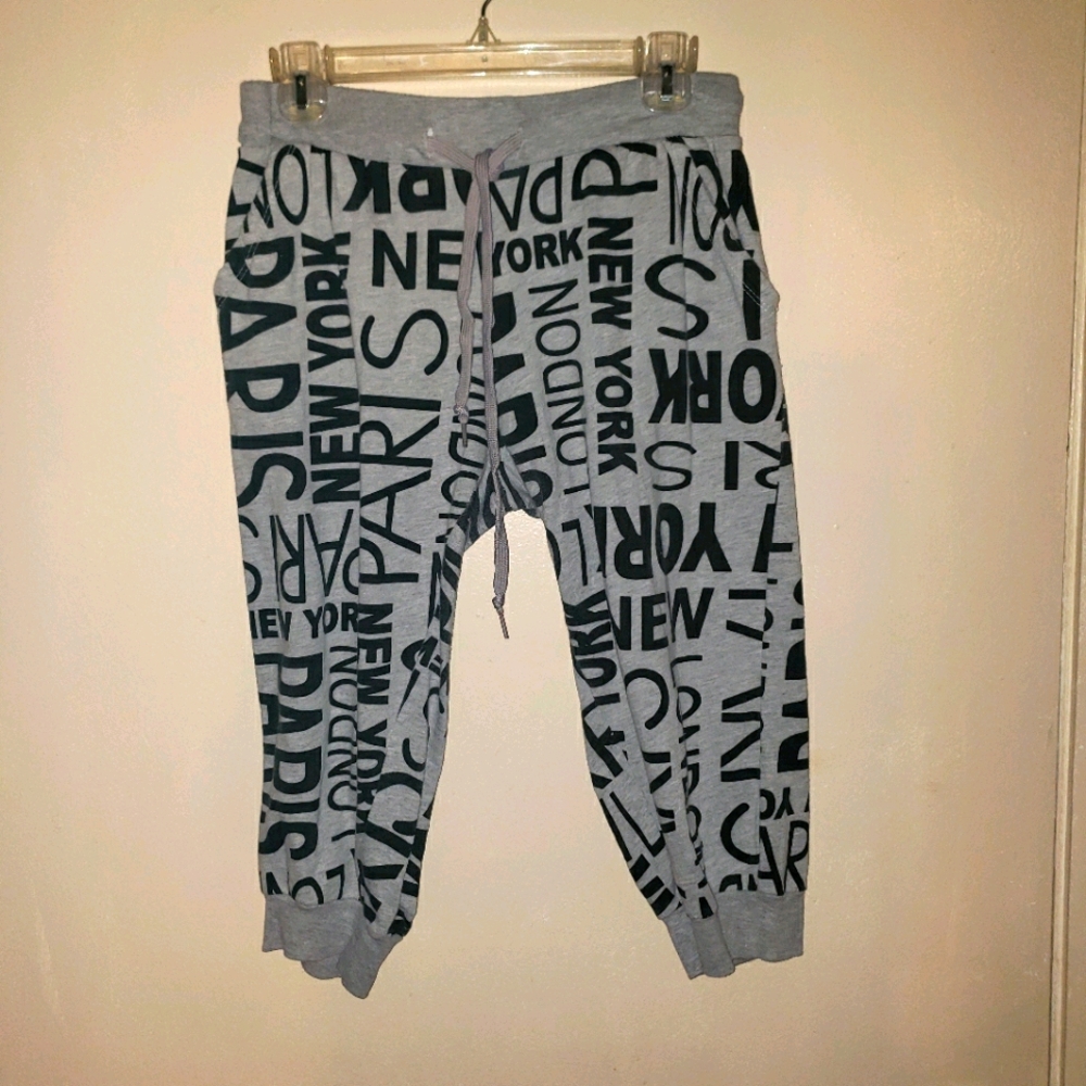Urban Chic Pop Art capris